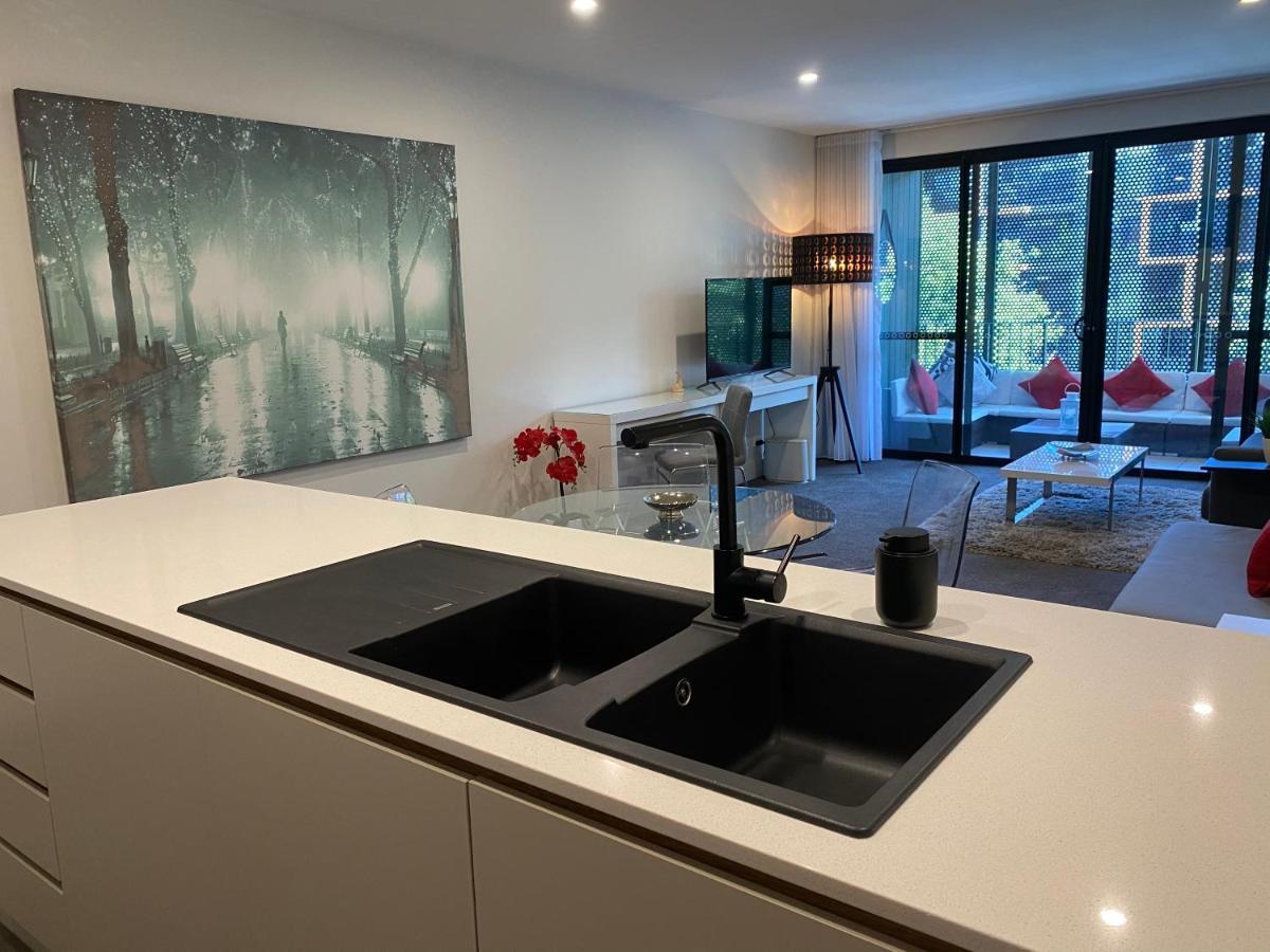 The Gallery Luxe 1 Bedroom Executive Apartment In The Heart Of Braddon Wine Secure Parking Wifi Canberra Exterior photo